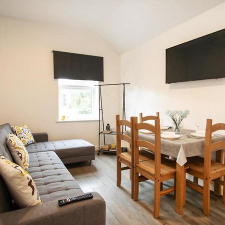 Spacious 2 Bedroom Apartments - 5 Mins From Qmc, Universities And City Centre! Nottingham Bagian luar foto
