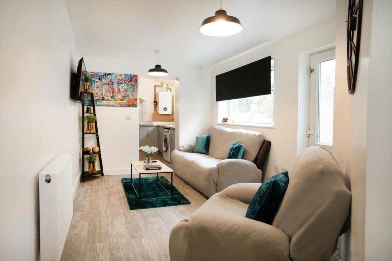 Spacious 2 Bedroom Apartments - 5 Mins From Qmc, Universities And City Centre! Nottingham Bagian luar foto