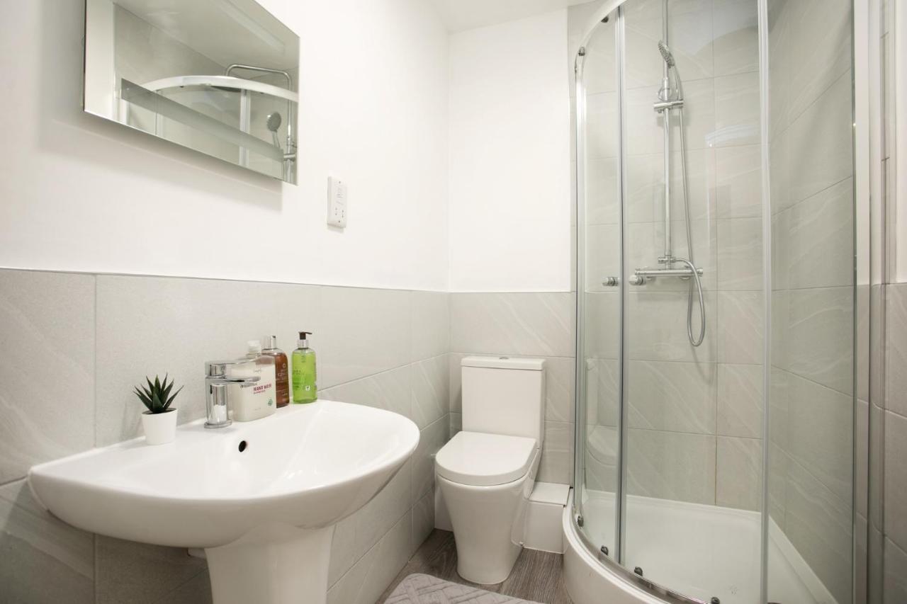 Spacious 2 Bedroom Apartments - 5 Mins From Qmc, Universities And City Centre! Nottingham Bagian luar foto