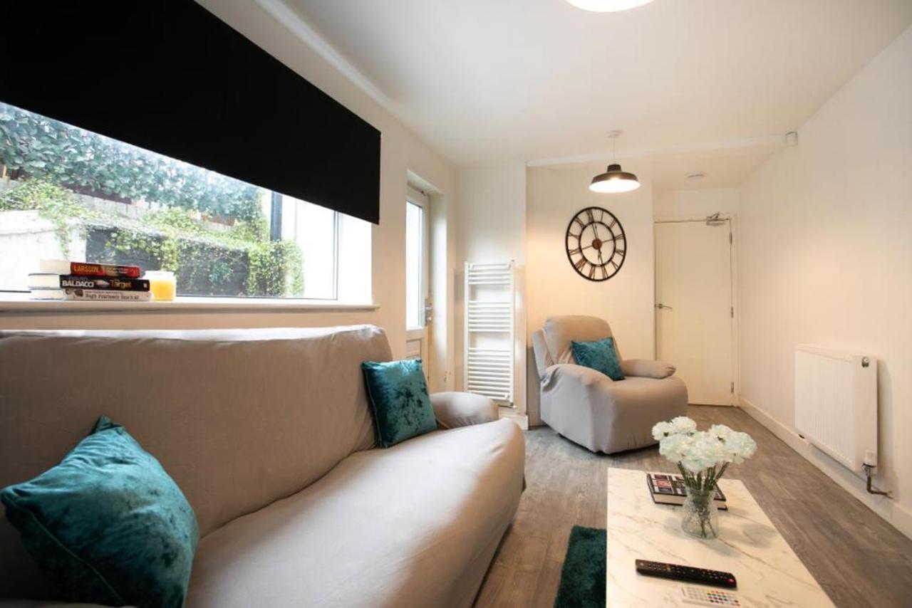 Spacious 2 Bedroom Apartments - 5 Mins From Qmc, Universities And City Centre! Nottingham Bagian luar foto
