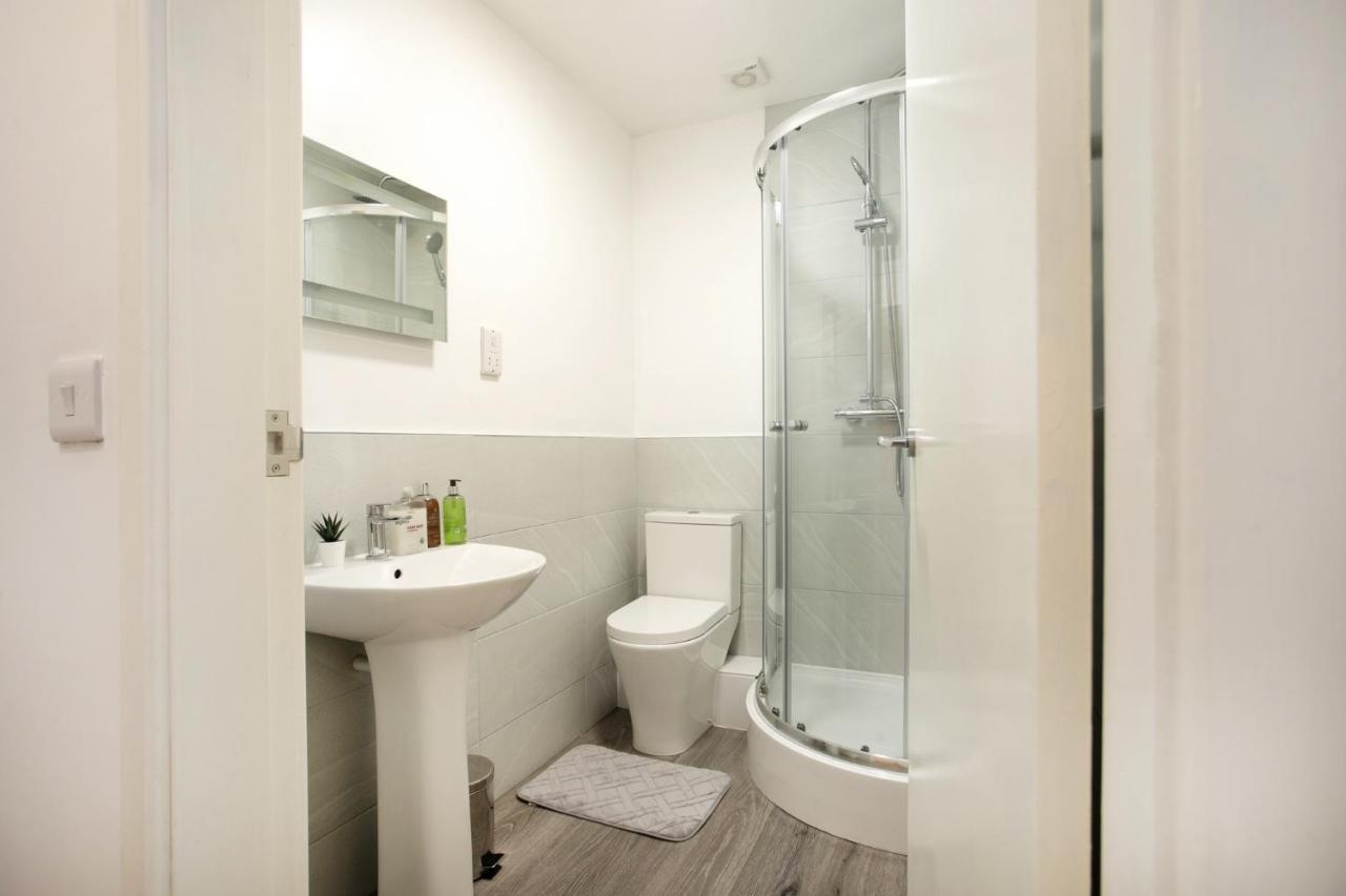 Spacious 2 Bedroom Apartments - 5 Mins From Qmc, Universities And City Centre! Nottingham Bagian luar foto