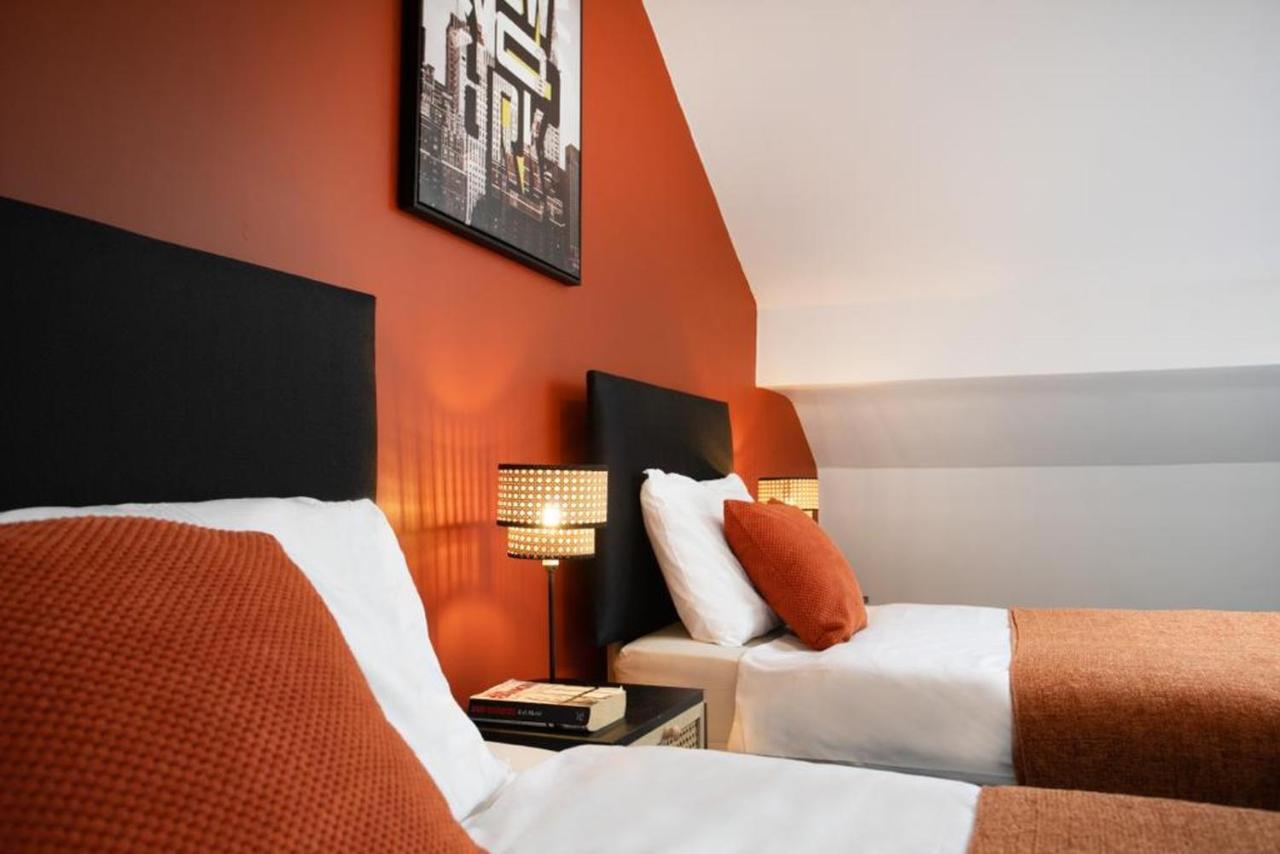 Spacious 2 Bedroom Apartments - 5 Mins From Qmc, Universities And City Centre! Nottingham Bagian luar foto