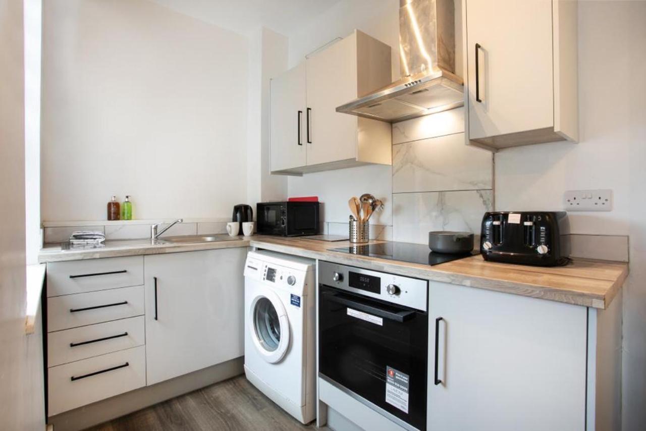Spacious 2 Bedroom Apartments - 5 Mins From Qmc, Universities And City Centre! Nottingham Bagian luar foto