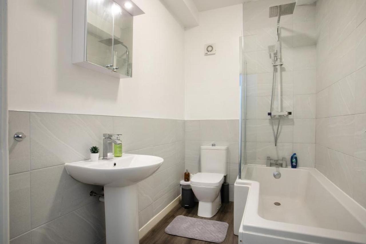 Spacious 2 Bedroom Apartments - 5 Mins From Qmc, Universities And City Centre! Nottingham Bagian luar foto